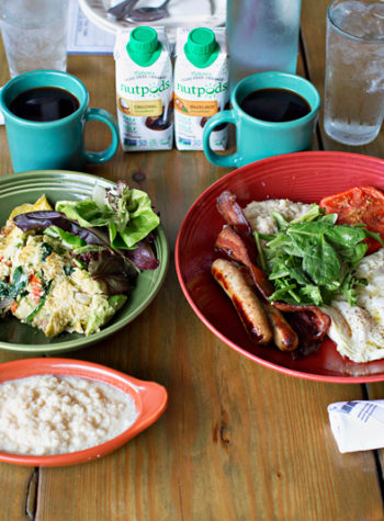 Tools ant Tips for making healthy choices when dining out on the Whole30 and beyond. Brunch at Mudhen in Dallas is a great option for a delicious, health conscious meal!
