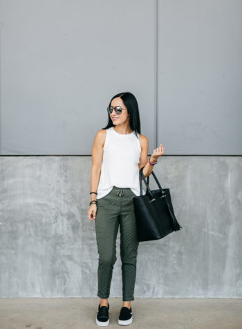 Slim joggers and a tank is a comfortable, chic outfit for travel. Also sharing tips for healthier travel days!